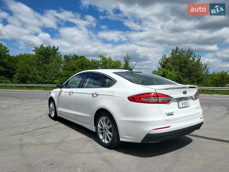 Седан Ford Fusion 2019 в Чорткове