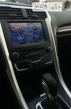 Седан Ford Fusion 2016 в Золочеві