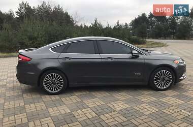 Седан Ford Fusion 2016 в Львове