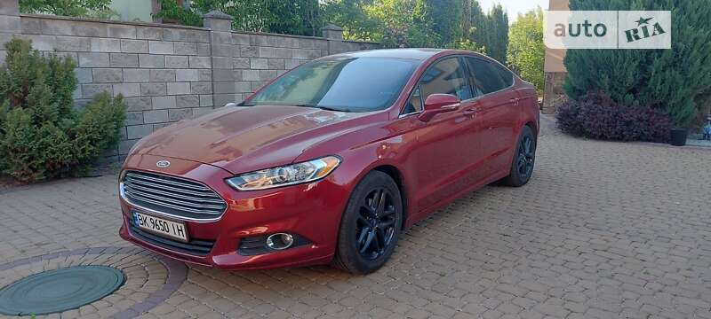 Седан Ford Fusion 2015 в Ровно