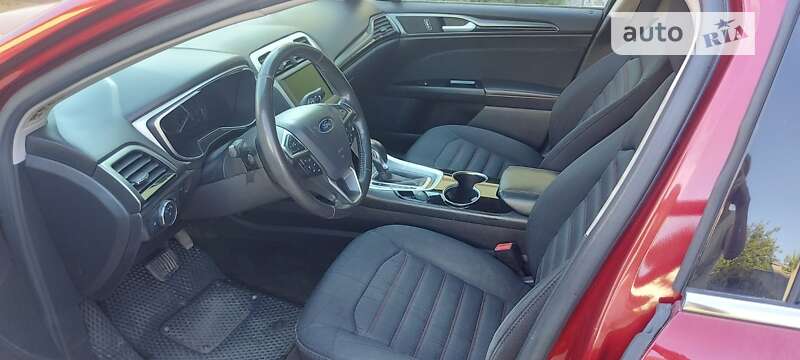 Седан Ford Fusion 2015 в Ровно