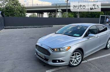 Седан Ford Fusion 2015 в 