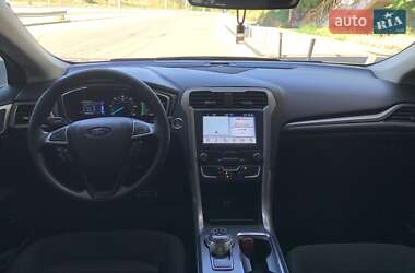 Седан Ford Fusion 2019 в 