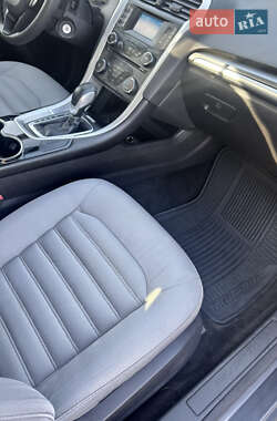 Седан Ford Fusion 2013 в 