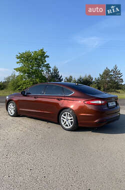 Седан Ford Fusion 2016 в 