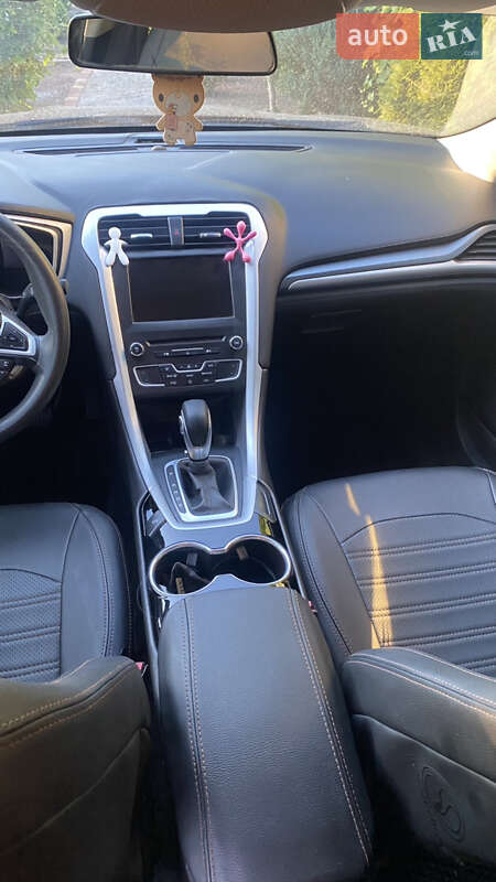 Седан Ford Fusion 2016 в Львове