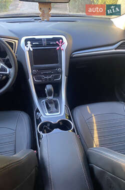 Седан Ford Fusion 2016 в 