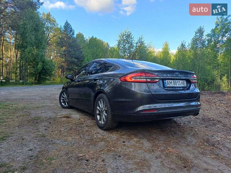 Седан Ford Fusion 2016 в 