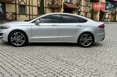 Седан Ford Fusion 2019 в 
