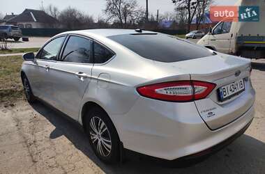 Седан Ford Fusion 2015 в 