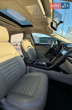 Седан Ford Fusion 2017 в 