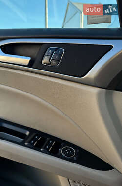 Седан Ford Fusion 2017 в 