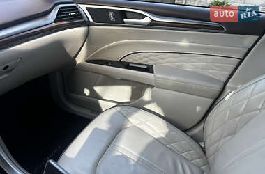 Седан Ford Fusion 2016 в 