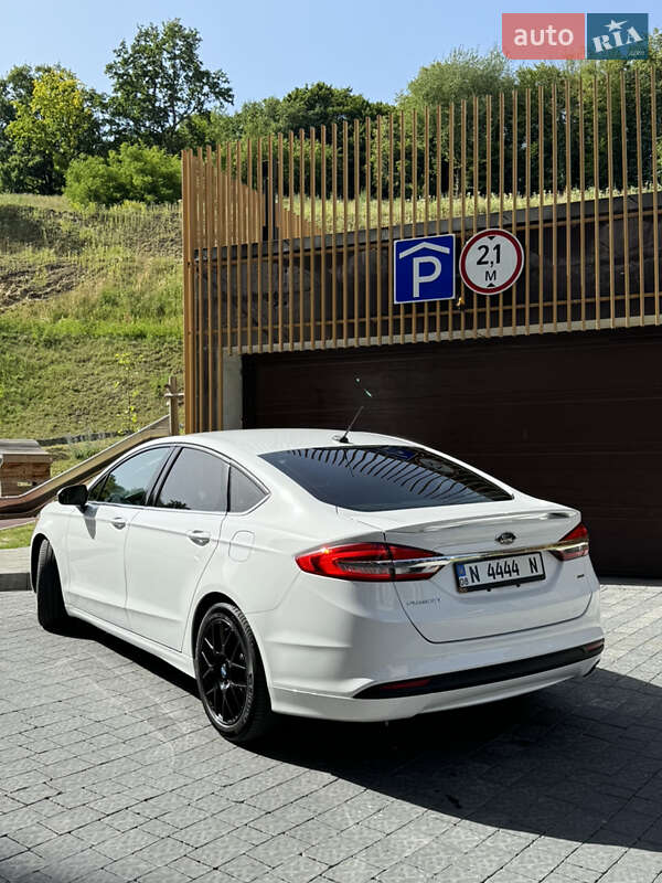 Седан Ford Fusion 2016 в Львові
