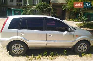 Хэтчбек Ford Fusion 2012 в 