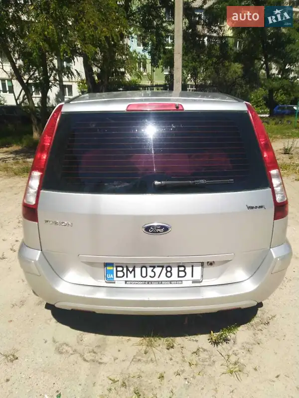 Хэтчбек Ford Fusion 2012 в 