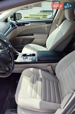 Седан Ford Fusion 2017 в 