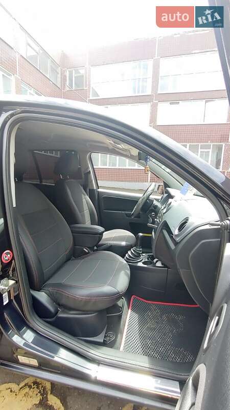 Хэтчбек Ford Fusion 2009 в 
