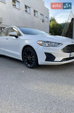 Седан Ford Fusion 2019 в 