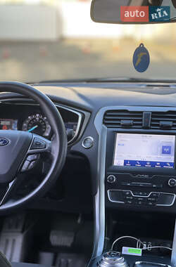 Седан Ford Fusion 2019 в 