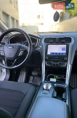 Седан Ford Fusion 2019 в 