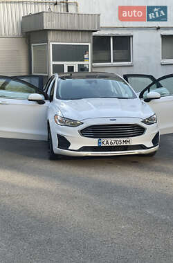 Седан Ford Fusion 2019 в 