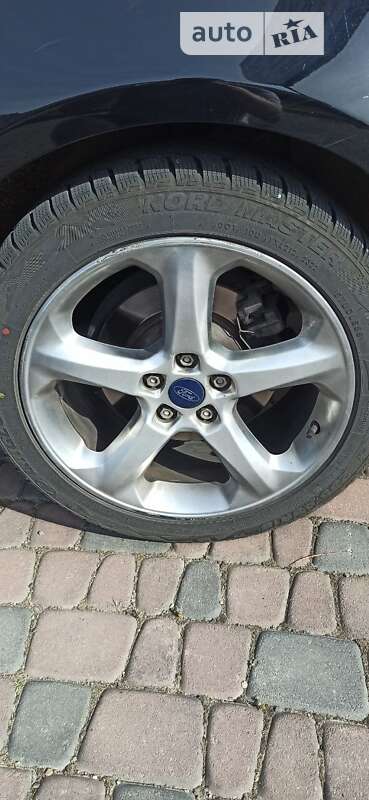 Седан Ford Fusion 2015 в Чернівцях
