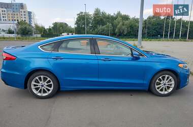 Седан Ford Fusion 2019 в Львове
