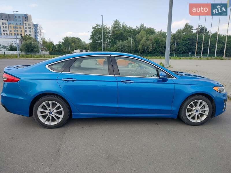 Седан Ford Fusion 2019 в Львове