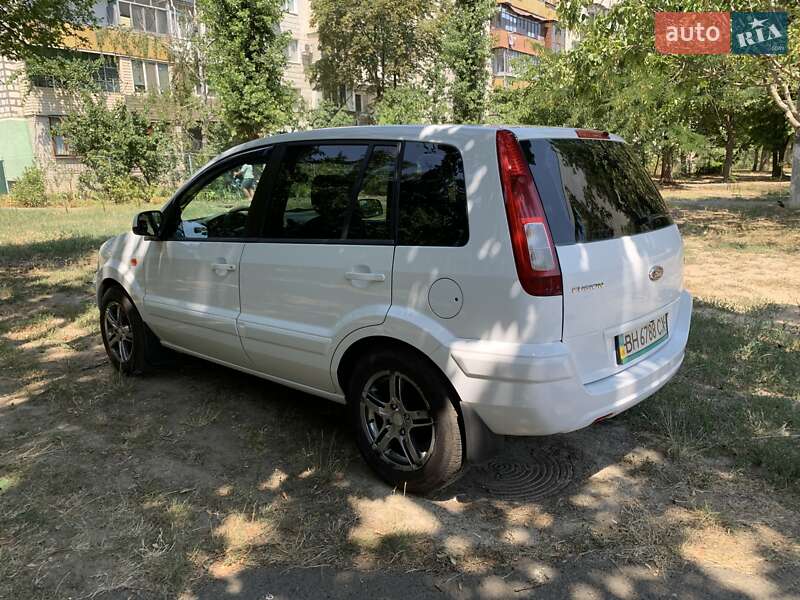 Хэтчбек Ford Fusion 2011 в Измаиле