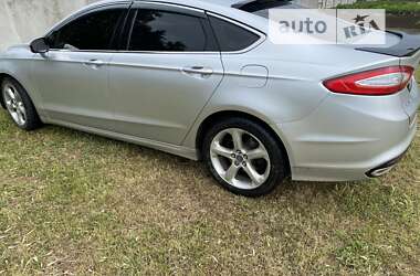 Седан Ford Fusion 2013 в Сараті