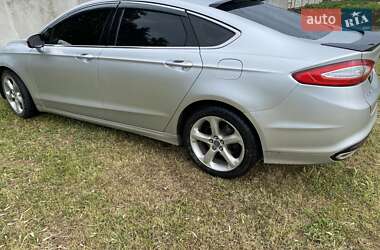 Седан Ford Fusion 2013 в 