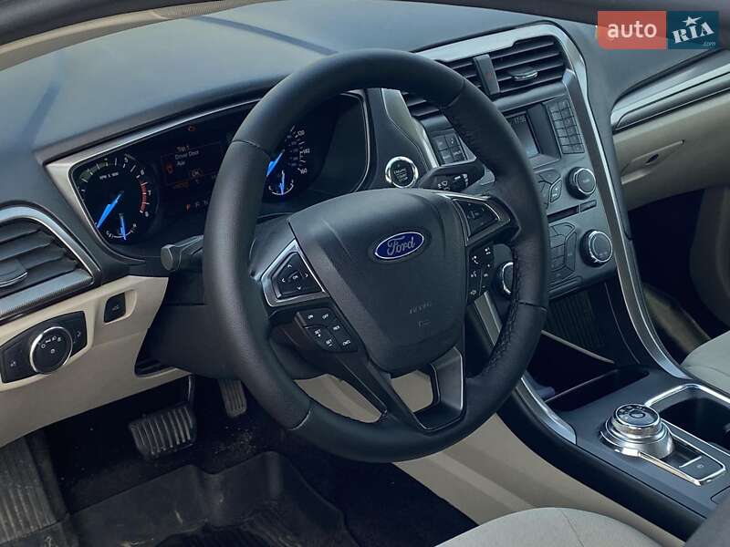 Седан Ford Fusion 2016 в Рівному