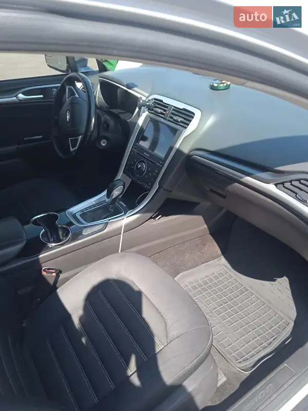 Седан Ford Fusion 2014 в 