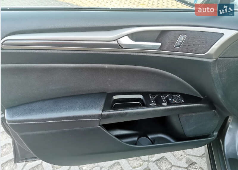 Седан Ford Fusion 2016 в Львове