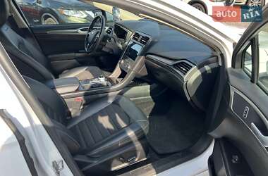 Седан Ford Fusion 2017 в 