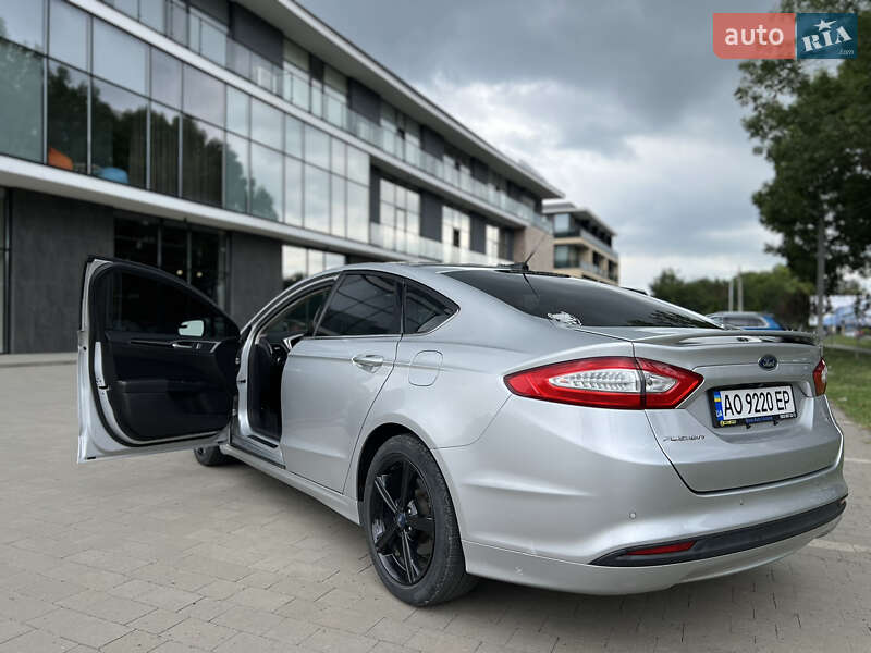 Седан Ford Fusion 2016 в Ужгороде