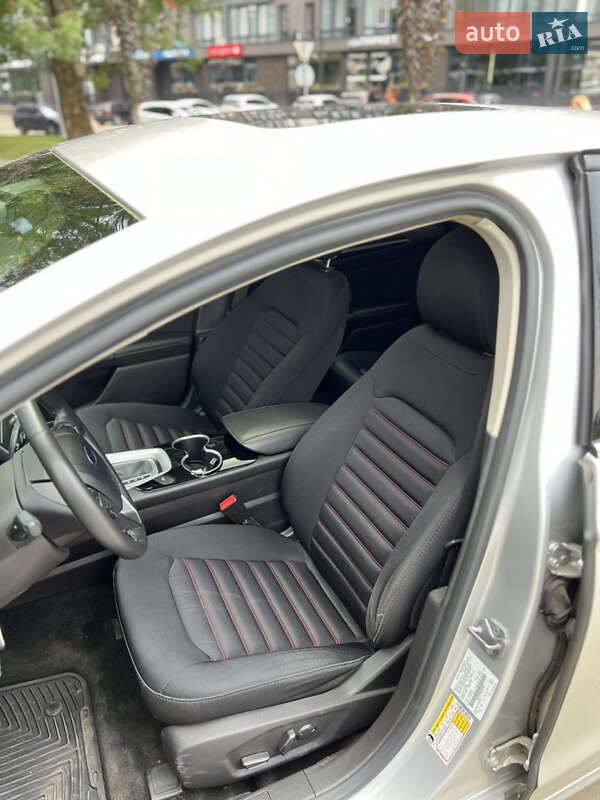Седан Ford Fusion 2016 в Ужгороде
