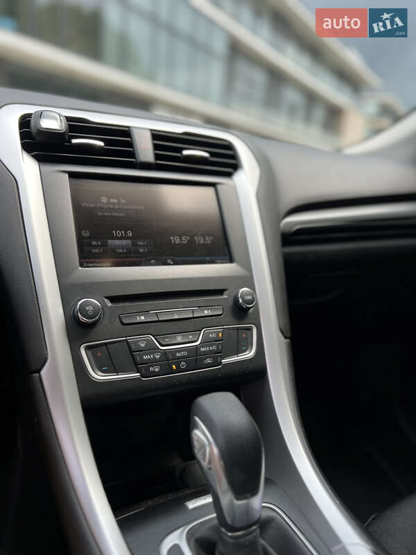 Седан Ford Fusion 2016 в Ужгороді