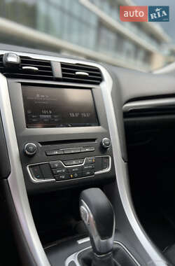 Седан Ford Fusion 2016 в 