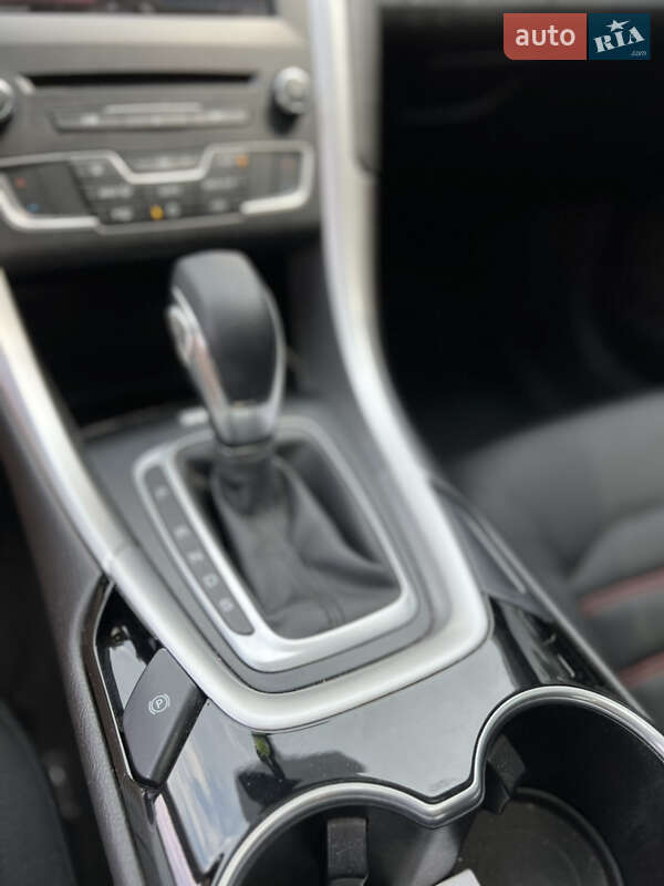 Седан Ford Fusion 2016 в Ужгороде