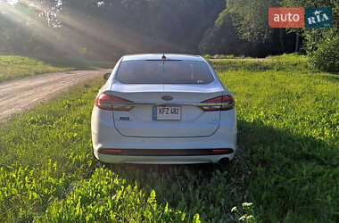 Седан Ford Fusion 2017 в 