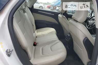 Седан Ford Fusion 2015 в 