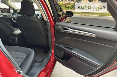 Седан Ford Fusion 2016 в 