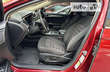 Седан Ford Fusion 2016 в 