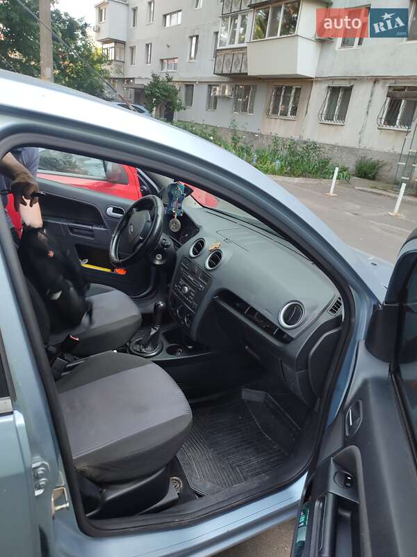 Хэтчбек Ford Fusion 2006 в Тарутине