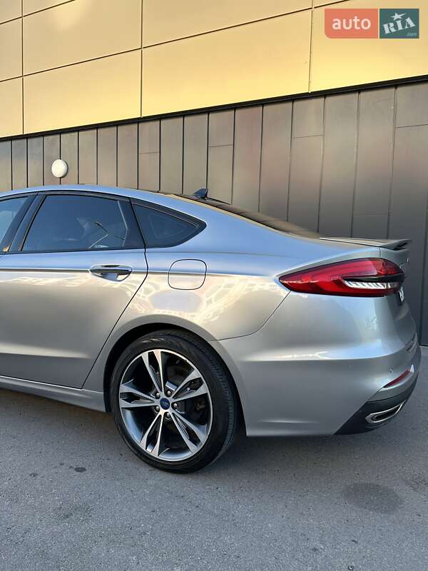 Седан Ford Fusion 2019 в Ровно