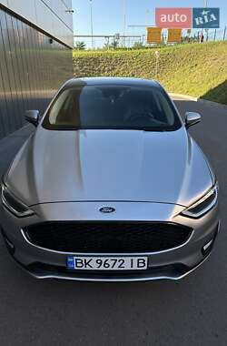 Седан Ford Fusion 2019 в Ровно