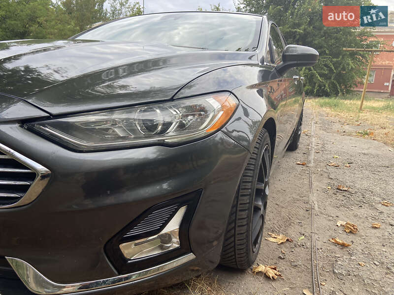 Седан Ford Fusion 2019 в 