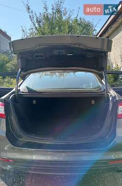Седан Ford Fusion 2014 в 